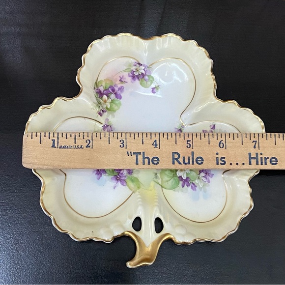 Vintage ROYAL RUDOLSTADT Prussia Hand-painted Clover leaf shaped Dish - Picture 9 of 11